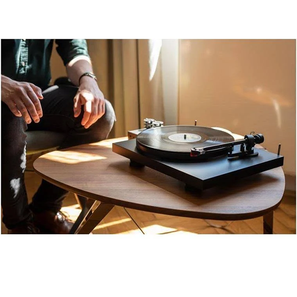 Pro-Ject Audio Systems Debut Carbon Evo Turntable